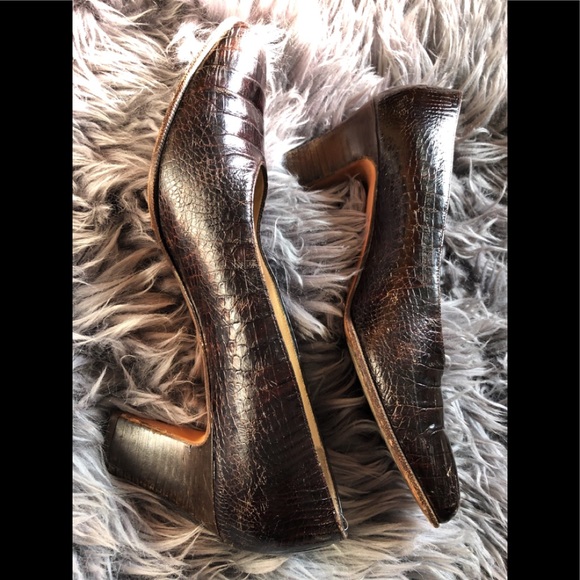 Salvatore Ferragamo brown embossed crocodile shoes - Picture 2 of 7